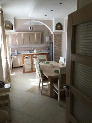 Апартаменты Guest House Virginia Зеленика Апартаменты с 3 спальнями-5